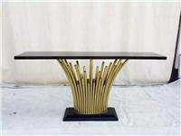 現(xiàn)代風格方餐桌